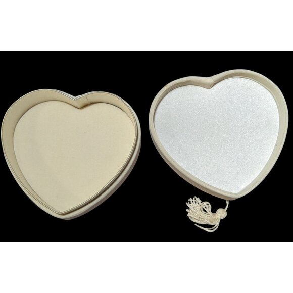 Coquette Regency Velvet Pearl White Heart Trinket Box - Picture 2 of 10